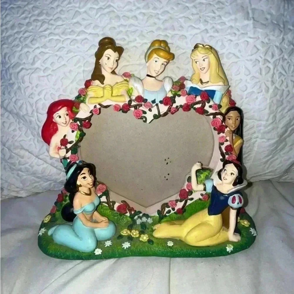 Vintage 90’s Disney Princess Heart Shaped Picture Frame  W/O GLASS! - Picture 1 of 9